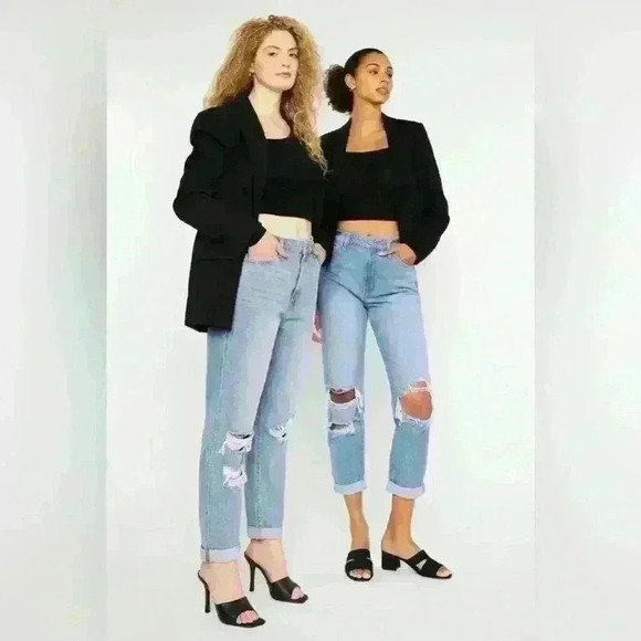 Mom Jeans - Picture 4 of 12